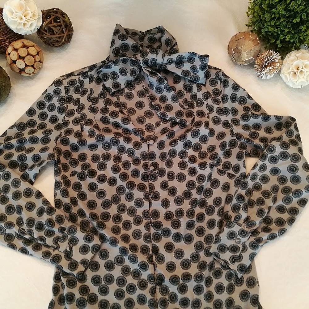 Banana Republic bow tie neck blouse